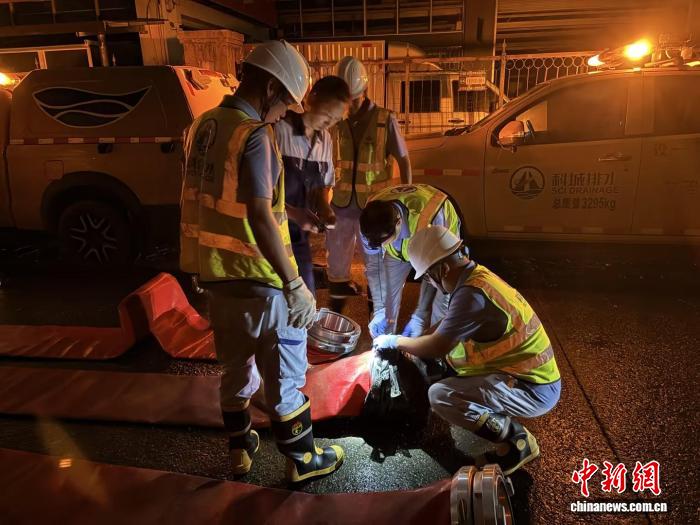 The Guangzhou drainage team carries out flood relief operations in Qinzhou, Guangxi Zhuang Autonomous Region. (Photo: Guangzhou Science City Group)