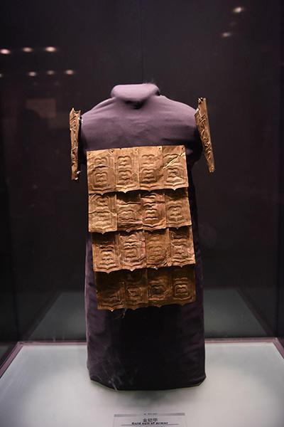 A gold suit of armor from about 2,700 years ago.(Photo provided to China Daily)