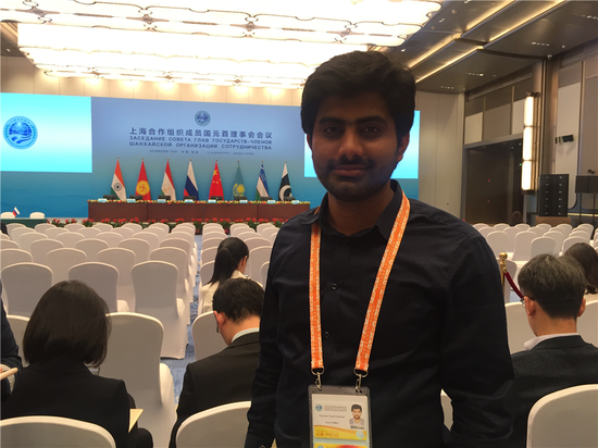 Hassan Syed Aatizaz, a reporter with Pakistan's Dawn TV, poses for a photo in Qingdao for the 18th Shanghai Cooperation Summit, June 10, 2018. (Photo by Guo Rong/chinadaily.com.cn)