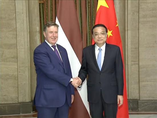 Chinese Premier Li Keqiang and his Latvian counterpart Maris Kucinskis  (Photo/CGTN)