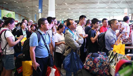 Passengers were stranded at Beijing Capital International Airport on Monday because of storms. (Photo by Zou Hong/China Daily)