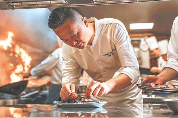 Zeng Donghai works at Song Chinese restaurant, which won a star in this year's Michelin Guide Hangzhou. (Photo provided to China Daily)