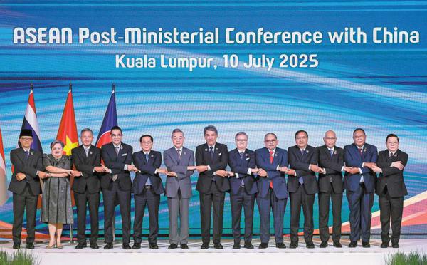 China's Foreign Minister Wang Yi (sixth from left) poses for a group picture during the China-ASEAN foreign ministers' meeting in Kuala Lumpur, Malaysia, on Thursday. HASNOOR HUSSAIN/AFP