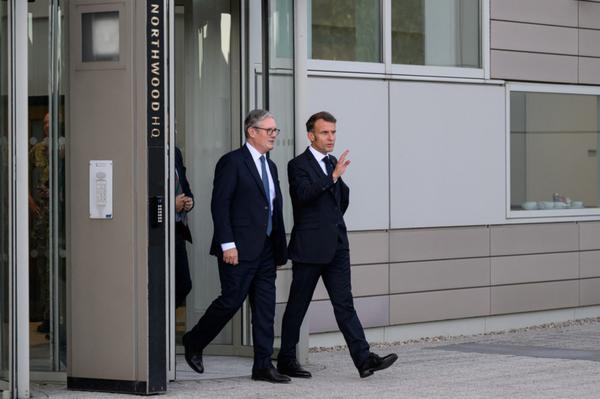  UK Prime Minister Keir Starmer (L) escorts French President Emmanuel Macron to his car following a joint military visit to the Northwood Headquarters Northwood, on July 10, 2025 in London, England. [Photo/Agencies]