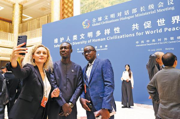 Representatives take a selfie on Thursday before the opening ceremony of the Global Civilizations Dialogue Ministerial Meeting in Beijing. The two-day meeting, themed "Safeguarding Diversity of Human Civilizations for World Peace and Development", has brought together more than 600 attendees from around 140 countries and regions. FENG YONGBIN / CHINA DAILY