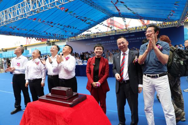  A new dual-fuel pure car truck carrier (PCTC) was delivered for use on Wednesday in Guangzhou's Nansha district, Guangdong province. [Photo by Zhong Wei and Zhao Yunpeng for chinadaily.com.cn]