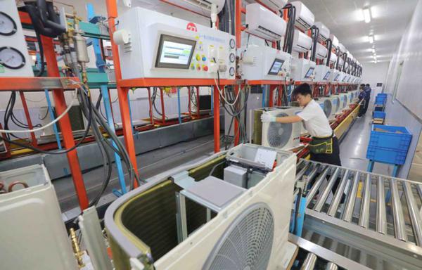 Employees produce air conditioners in Anqing, Anhui province. JIANG SHENG/FOR CHINA DAILY