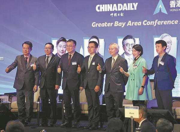  Guests pose for a group photo during a panel discussion on Thursday, on the topic "Talent Development — The Engine of the Innovation Ecosystem", at the Greater Bay Area Conference 2025 in the Hong Kong Special Administrative Region. The event was co-organized by China Daily and the Hong Kong Coalition. ANDY CHONG/CHINA DAILY