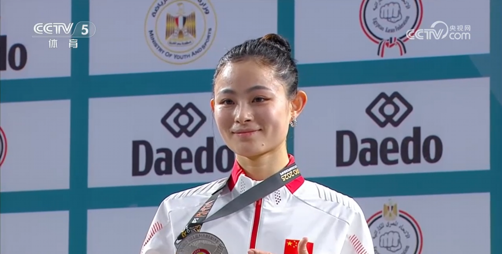 China's Gong Li displays her silver medal after the women's 61-kilogram final at the WKF (World Karate Federation) World Championships in Cairo, Egypt, November 30, 2025. /CMG