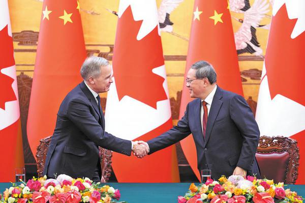 &nbsp;Premier Li Qiang (right) shakes hands with Canadian Prime Minister Mark Carney on witnessing the exchange of multiple bilateral cooperation documents following their talks on Thursday at the Great Hall of the People in Beijing. WANG ZHUANGFEI / CHINA DAILY