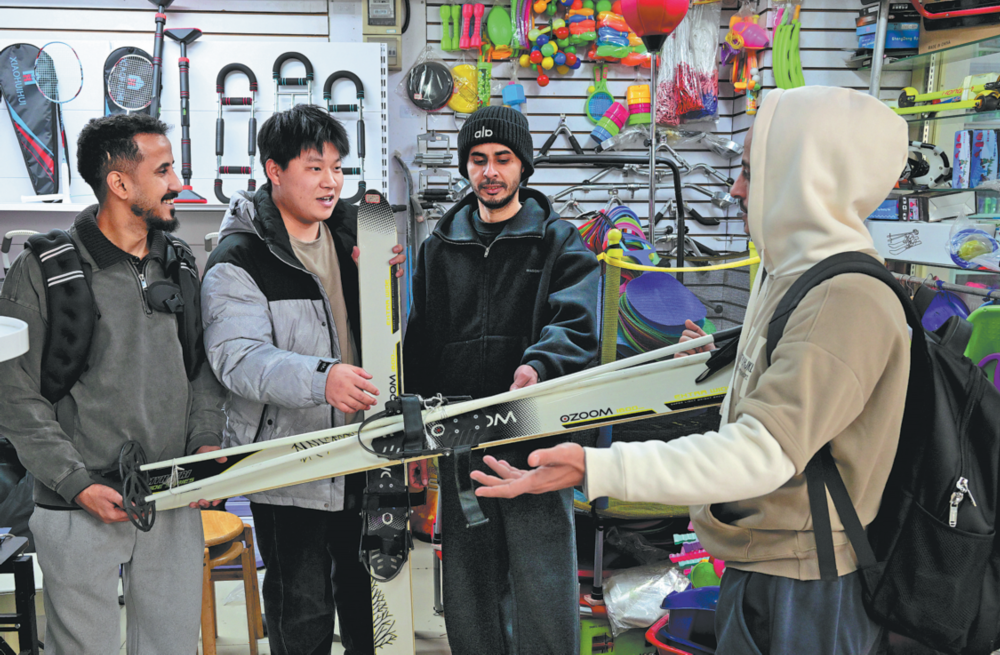 Foreign merchants check out ski equipment at Yiwu International Trade City in Zhejiang province on Jan 7. Photo/CHINA DAILY