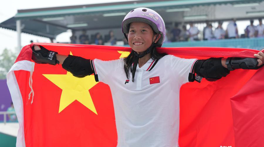13-year-old girl wins gold in Women's Street Final of Skateboarding