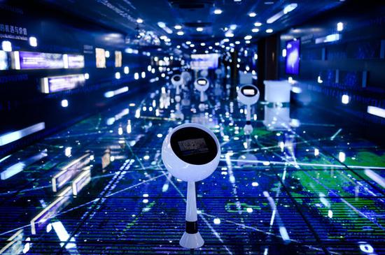 A time tunnel effect is displayed at Guizhou province's big data demonstration center in Guiyang. (Photo/Xinhua)