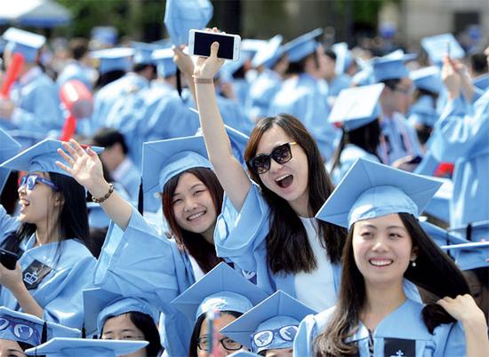 Students from China celebrate their graduation from Columbia University. Photo/Xinhua