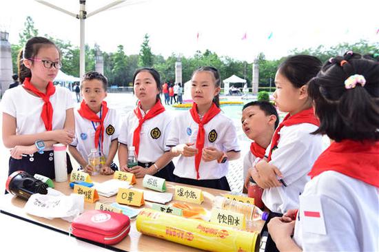 The Disaster Preparedness Learning Center Chengdu provides earthquake experience and survival education to teenagers. (Photo provided to China Daily)