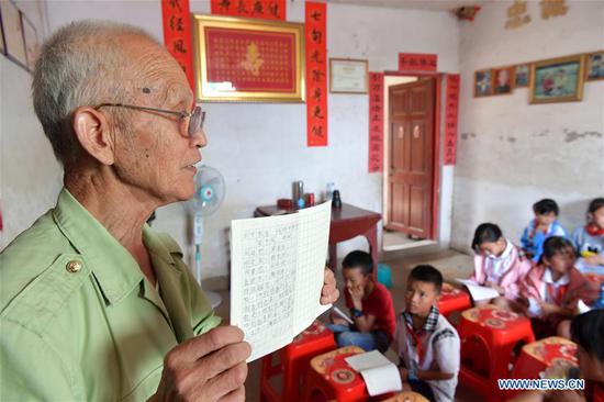 70-year-old man dedicated to voluntary work for left-behind children