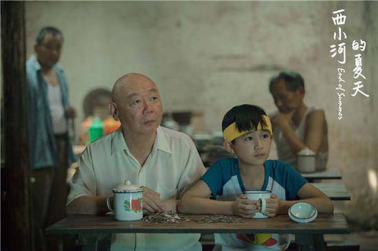 Young director Zhou Quan's directorial debut feature, End of Summer, about a 10-year-old boy's joys and sorrows in the waterside city of Shaoxing in Zhejiang province, will open across the Chinese mainland on Friday. (Photo provided to China Daily)