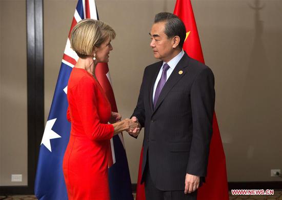 Chinese State Councilor and Foreign Minister Wang Yi (R) meets with Australian Foreign Minister Julie Bishop at her request in Buenos Aires, Argentina, May 21, 2018, on the sidelines of the G20 foreign ministers' meeting. (Xinhua/Martin Zabala)