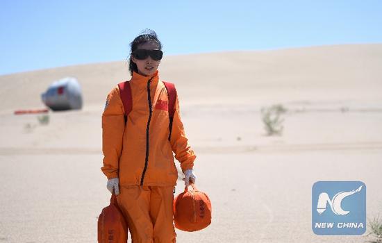Wang takes part in a desert survival training, which is designed to prepare taikonauts with the capacity to survive in the wilderness should their re-entry capsule land off target. (Xinhua photo/Chen Bin)