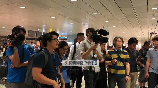 CCTV reporters wait at Singapore's airport, May 28, 2018. /CCTV Photo