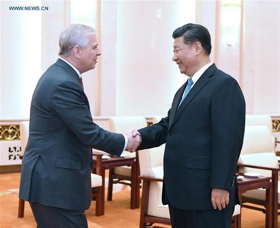 Chinese President Xi Jinping meets with visiting British Prince Andrew, the Duke of York, at the Great Hall of the People in Beijing, capital of China, May 29, 2018. (Xinhua/Rao Aimin)