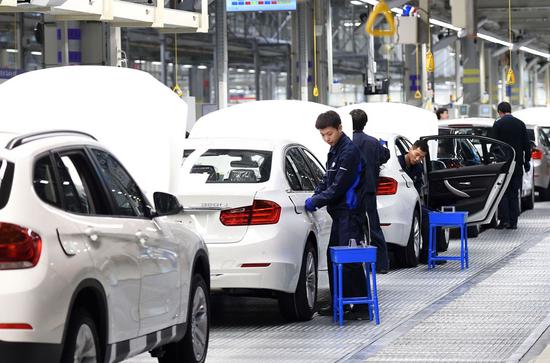 Employees work on the production line of a BMW joint venture in Shenyang, capital of Liaoning Province. (Photo/Xinhua)