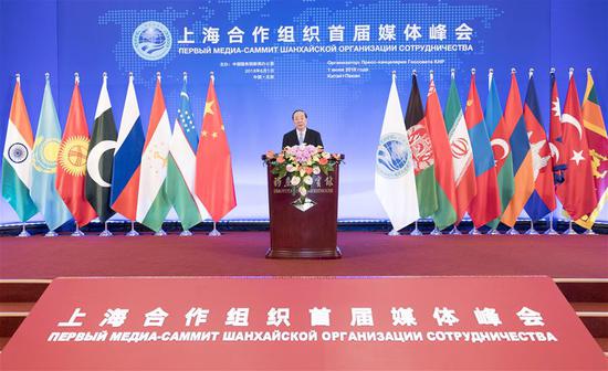 Huang Kunming, member of the Political Bureau of the Communist Party of China (CPC) Central Committee and head of the Publicity Department of the CPC Central Committee, reads a congratulatory letter from Chinese President Xi Jinping and delivers a keynote speech at the opening ceremony of the first Shanghai Cooperation Organization (SCO) media summit in Beijing, capital of China, June 1, 2018. (Xinhua/Ding Haitao)