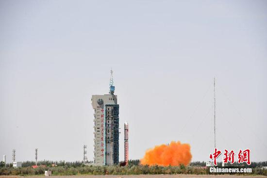 China on Saturday launched a new Earth observation satellite, Gaofen-6, which will be mainly used in agricultural resources research and disaster monitoring. (Photo/China News Service)