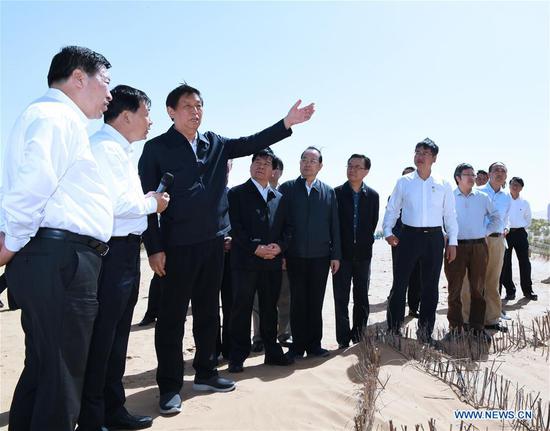 Li Zhanshu, chairman of the National People's Congress Standing Committee and a member of the Standing Committee of the Political Bureau of the Communist Party of China Central Committee, inspects Beijing-Tianjin sandstorm source control project in Ordos, north China's Inner Mongolia Autonomous Region, June 4, 2018. (Xinhua/Rao Aimin) 