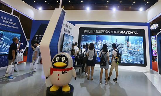 Tencent Cloud's visual big data exchange system is displayed during the 2017 China Internet Conference in Beijing. (A Jing for China Daily)