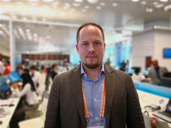 Andrey Kasparson, a reporter from Sputnik News, poses for a photo in Qingdao for the 18th Shanghai Cooperation Summit, June 10, 2018. (Photo by Sun Ruonan/chinadaily.com.cn)