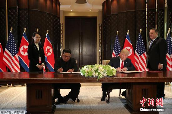Kim Jong Un (L 2nd), top leader of Democratic People’s Republic of Korea (DPRK)  and U.S. President Donald sign a document following their historic meeting in Singapore, June 12, 2018. (Photo/Agencies)