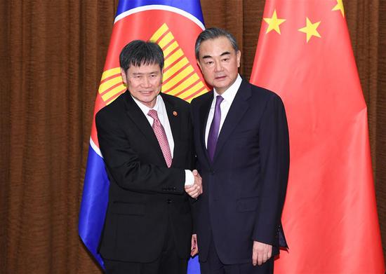 Chinese State Councilor and Foreign Minister Wang Yi (R) meets with ASEAN Secretary General Lim Jock Hoi in Beijing, capital of China, June 12, 2018. (Xinhua/Shen Hong)