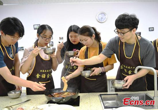 University offers selective cooking course