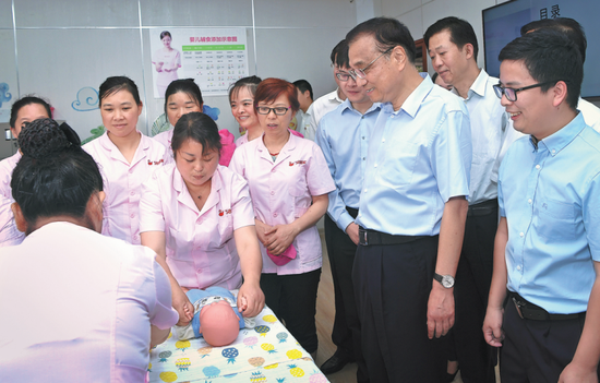 remier Li Keqiang tours on Monday a section of 58.com that employs nannies. Online marketplace operator 58.com, in Changsha, Hunan province, offers services such as infant care, house-cleaning and moving through its online platform. The business generates 2.1 million jobs annually. (Photo/Xinhua)