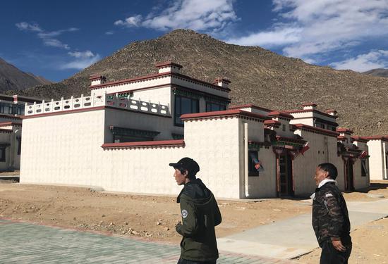 Siyo Tsenga and his son Tagyal head to their new house in a settlement in Doilungdechen district in Lhasa, Tibet autonomous region. (Photo by PALDEN NYIMA/CHINA DAILY)