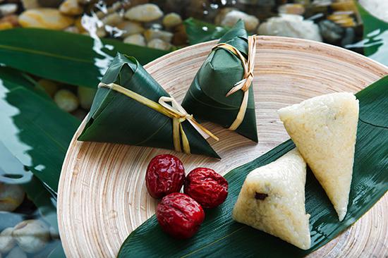 Sweetened zongzi with the addition of red bean paste or a puree of Chinese jujubes is popular in northern China.  (Photo provided to China Daily)