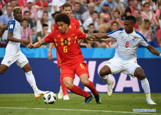 Axel Witsel (L front) of Belgium vies with Edgar Barcenas (1st R) of Panama during a group G match between Belgium and Panama at the 2018 FIFA World Cup in Sochi, Russia, June 18, 2018. (Xinhua/Du Yu)