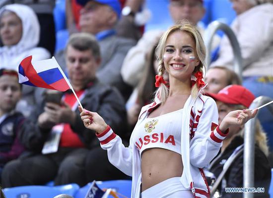 A fan of Russia reacts prior to a Group A match between Russia and Egypt at the 2018 FIFA World Cup in Saint Petersburg, Russia, June 19, 2018. (Xinhua/Chen Yichen)