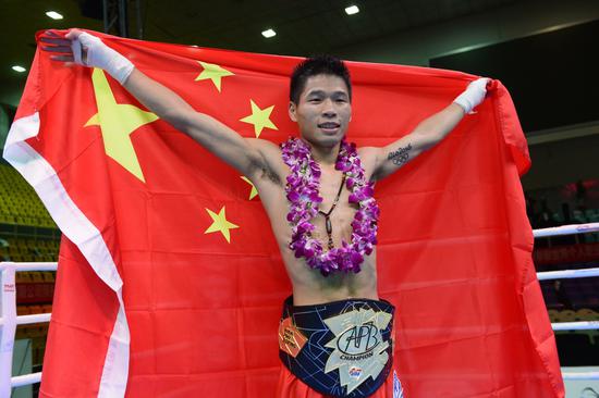 Lyu Bin celebrates winning gold for China at the 2015 AIBA Pro Championships at Guizhou Arena in Guiyang. In just his second pro fight, Lyu is challenging WBA world junior flyweight champ Carlos Canizales on July 15 in Kuala Lumpur. (Photo provided to China Daily)