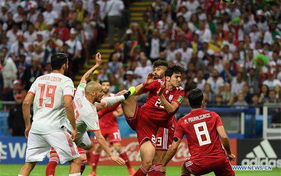 David Silva (2nd L) of Spain shoots during a Group B match between Spain and Iran at the 2018 FIFA World Cup in Kazan, Russia, June 20, 2018. (Xinhua/Chen Cheng)