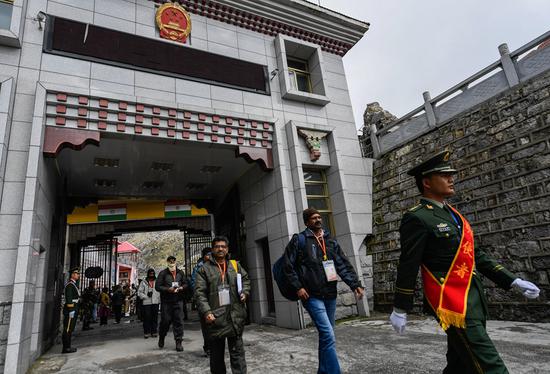 This year's first officially organized group of Indian pilgrims enters China through the Nathu La Pass in the Tibet autonomous region on Wednesday. (LIU DONGJUN/XINHUA)