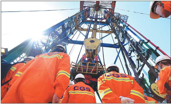 Technicians closely observe operations of the record-breaking Crust 1, one of China's most-advanced onshore drilling rigs. (Photo provided To China Daily)