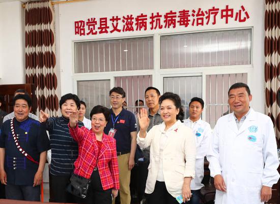 Peng Liyuan, the wife of President Xi Jinping, attends various activities promoting the prevention and treatment of AIDS in the Liangshan Yi autonomous prefecture in Sichuan province. [Photo provided to China Daily]