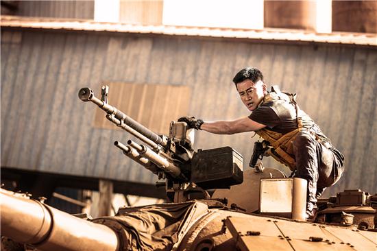 The military-themed movie Wolf Warrior 2 features Wu Jing in multiple roles, including director and star, and is set in an unnamed African country facing a civil war. The cast includes Chinese actress Yu Nan and US action star Frank Grillo, who is known for his role as Crossbones in Captain America movies.  (Photo provided to China Daily)
