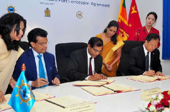 A photo taken on July 29, 2017 shows the signing ceremony on lease of Sri Lanka's deep-sea port of Hambantota to China Merchants Port Holdings. (Photo/Xinhua)