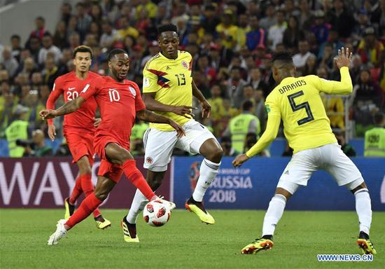 Raheem Sterling (2nd L) of England vies with Yerry Mina (2nd R) of Colombia during the 2018 FIFA World Cup round of 16 match between England and Colombia in Moscow, Russia, July 3, 2018. (Xinhua/He Canling)