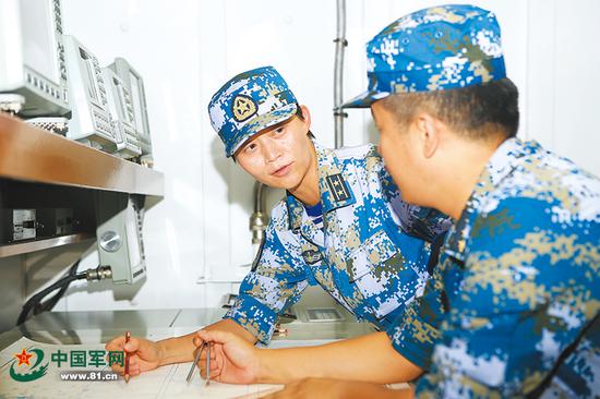 Wei Huixiao, an intern captain of a Zhengzhou missile destroyer, studies an attack plan at a chart room. (Photo/81.cn)