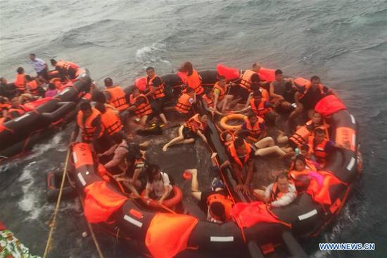 Rescued tourists are seen on life rafts near the island of Phuket, Thailand, July 5, 2018. Until 8:30 p.m. local time (1330 GMT) Thursday, the majority of 133 passengers on two boats overturned by rough seas in southern Thailand were saved, but the Thai authority cannot confirm all of them are saved now, said Chinese Consulate-General in Songkhla on Thursday.(Xinhua)