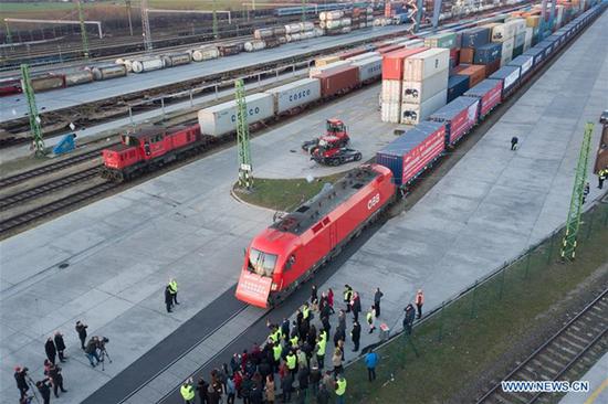 Photo taken on Nov. 27, 2017, shows the Xiang Ou Express Budapest-Changsha return freight train in Budapest, Hungary. (Xinhua/Attila Volgyi)